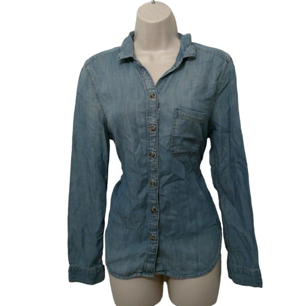 American Eagle Women's Boyfriend Fit Denim Long Sleeve Button Up Shirt